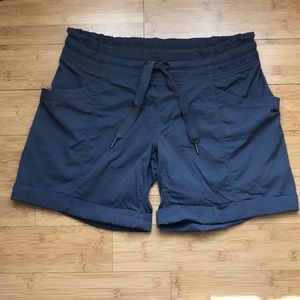 Lululemon Shorts size 6